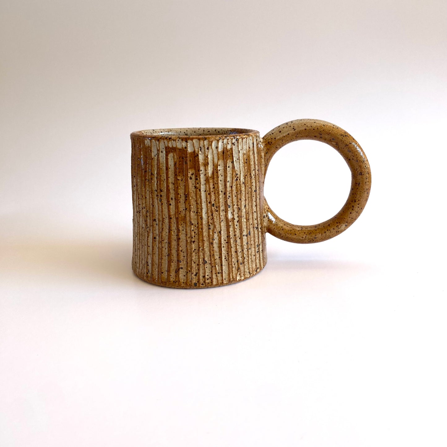 Speckle Bamboo Bangle Handle: Crème Caramel