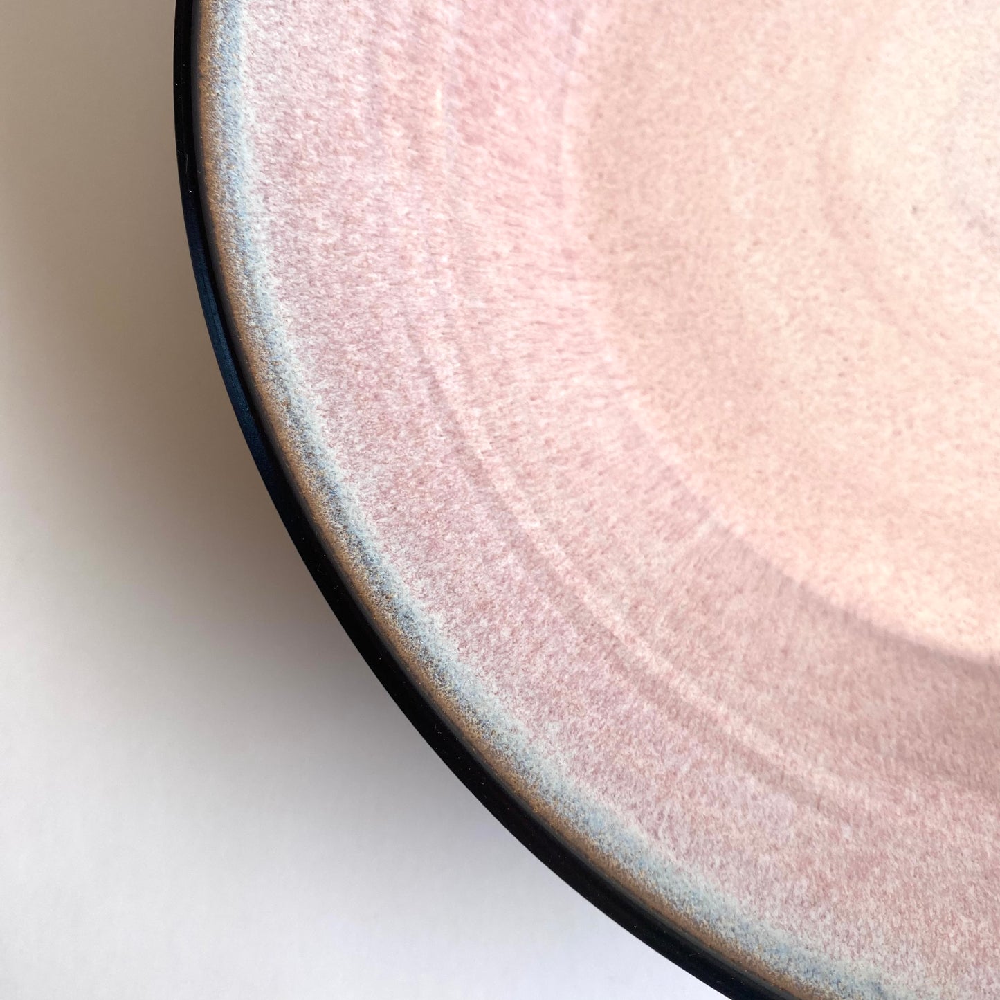 Serving Bowl: Black Crème Caramel