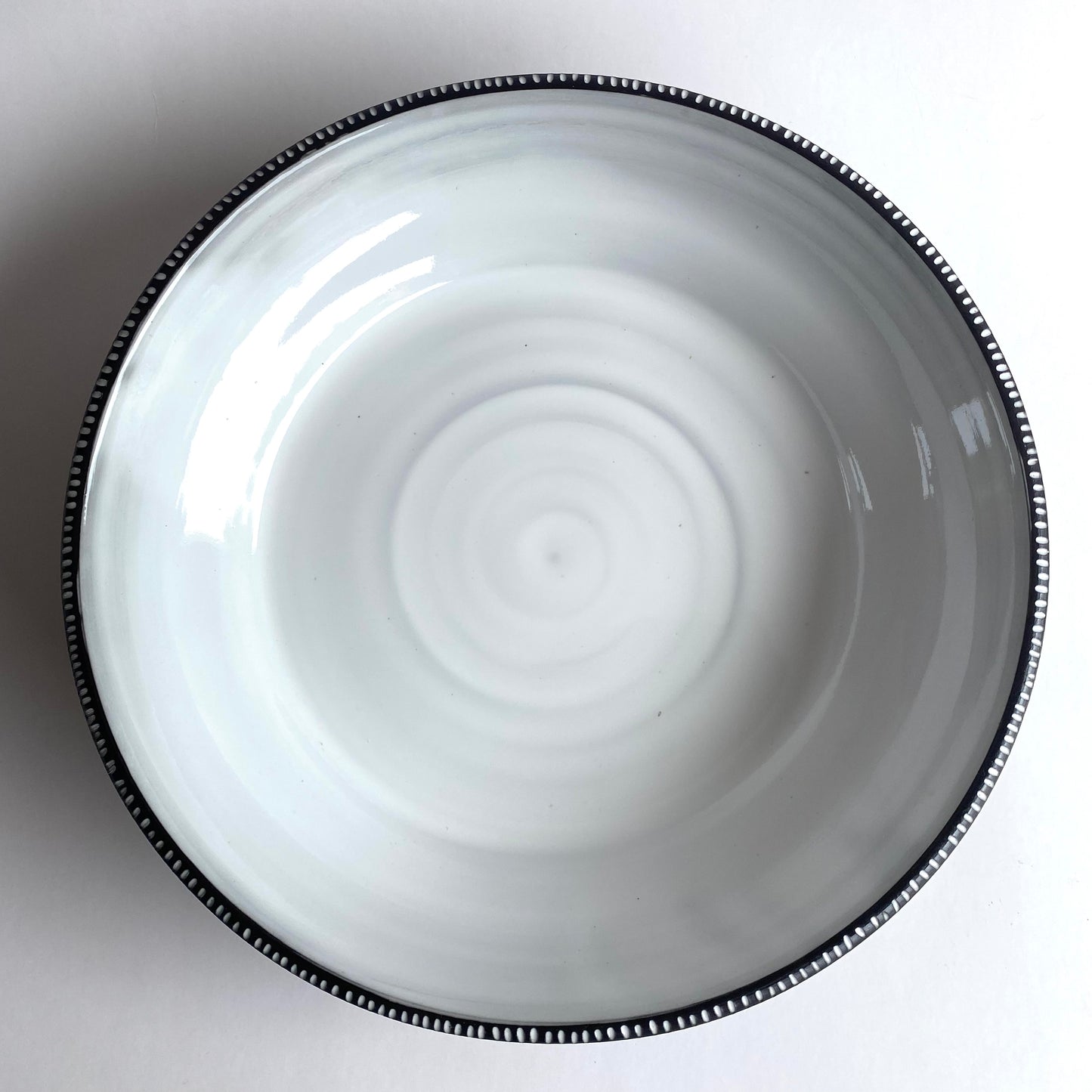 Angled Dinner bowl: Black / White