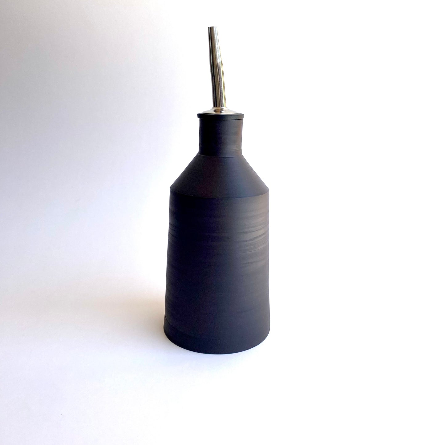 Short Olive Oil Vessel in Matte Black