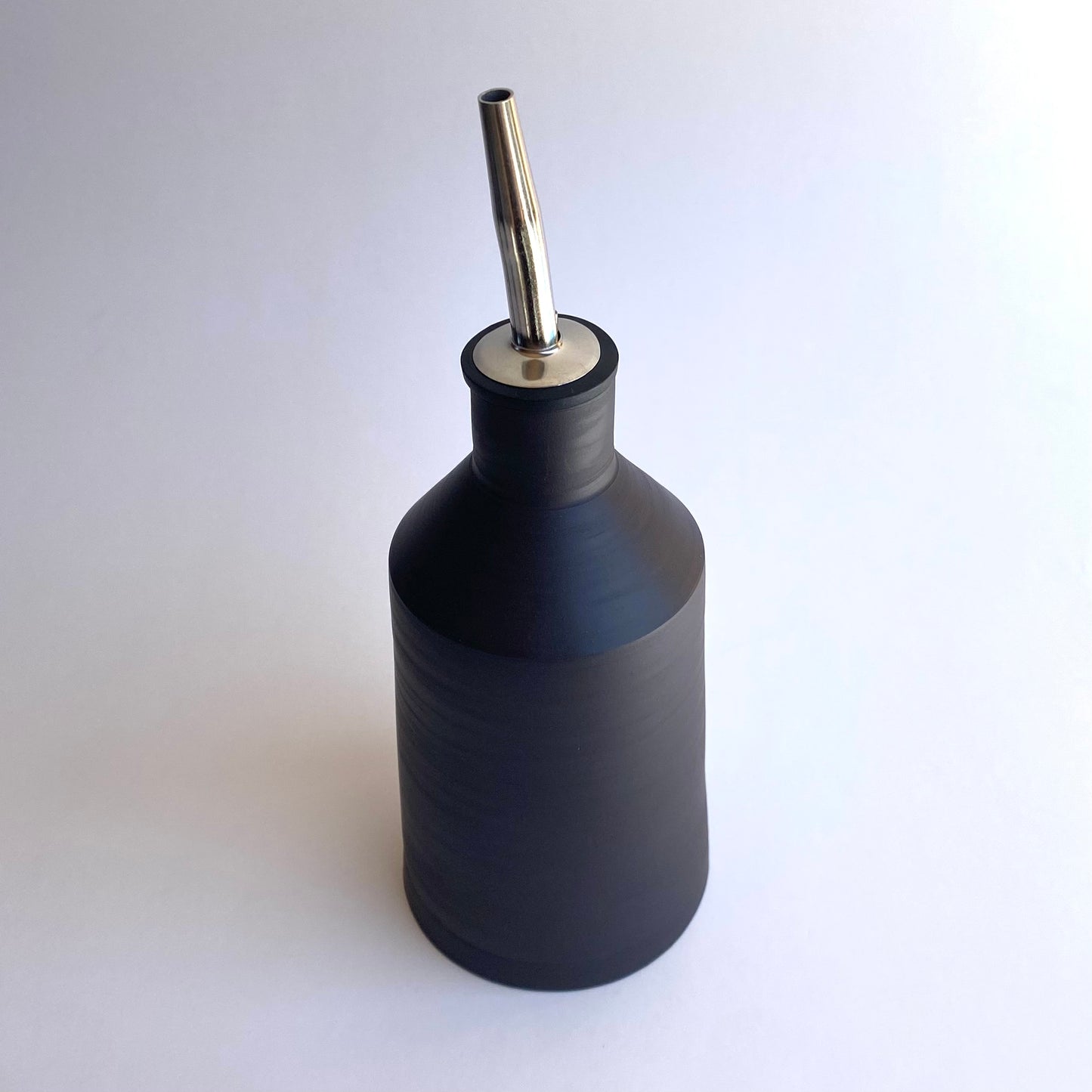 Short Olive Oil Vessel in Matte Black