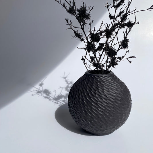 Black Round Vase: Rainstorm