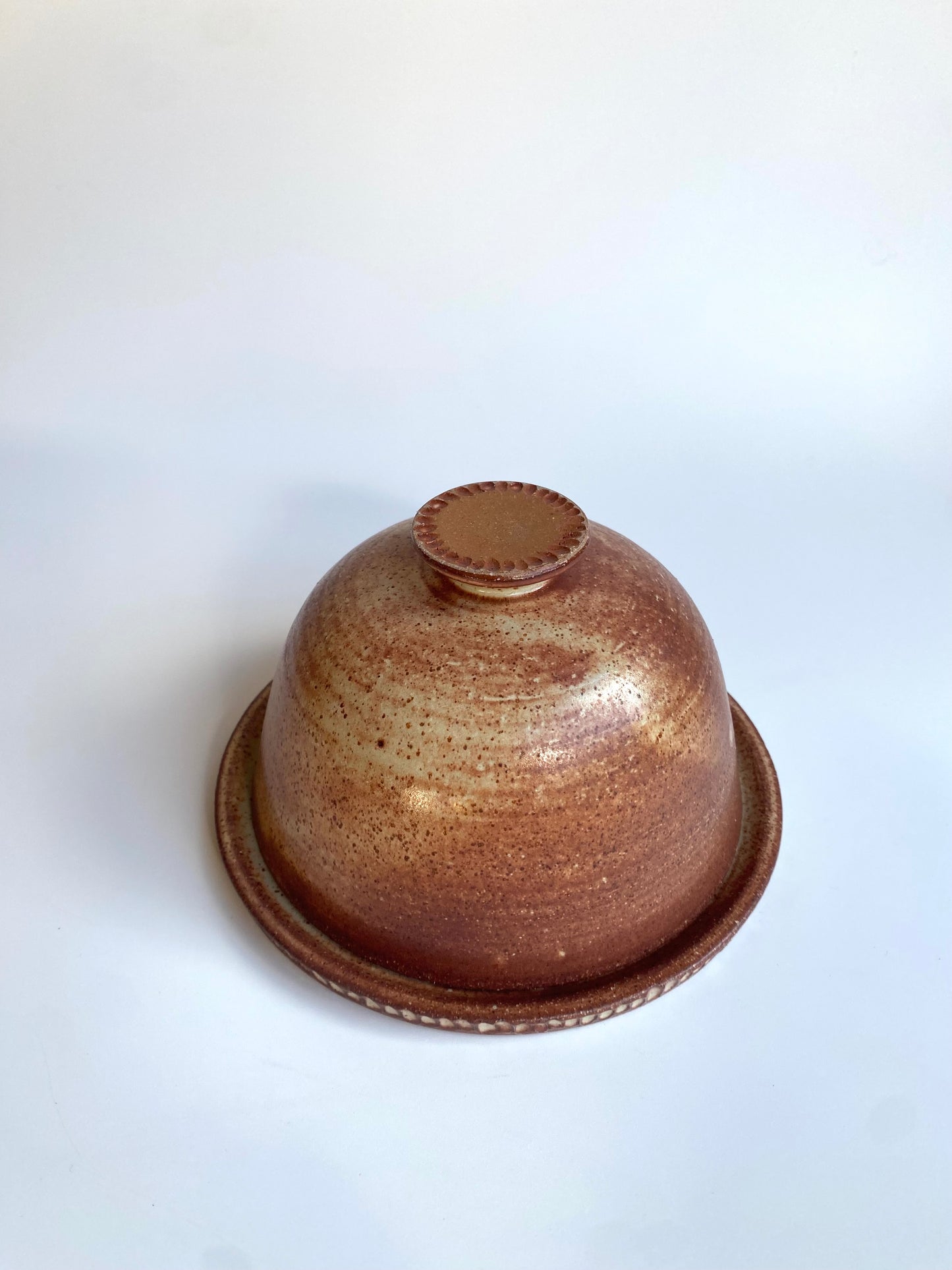 Terra Butter Dish in Cinnamon