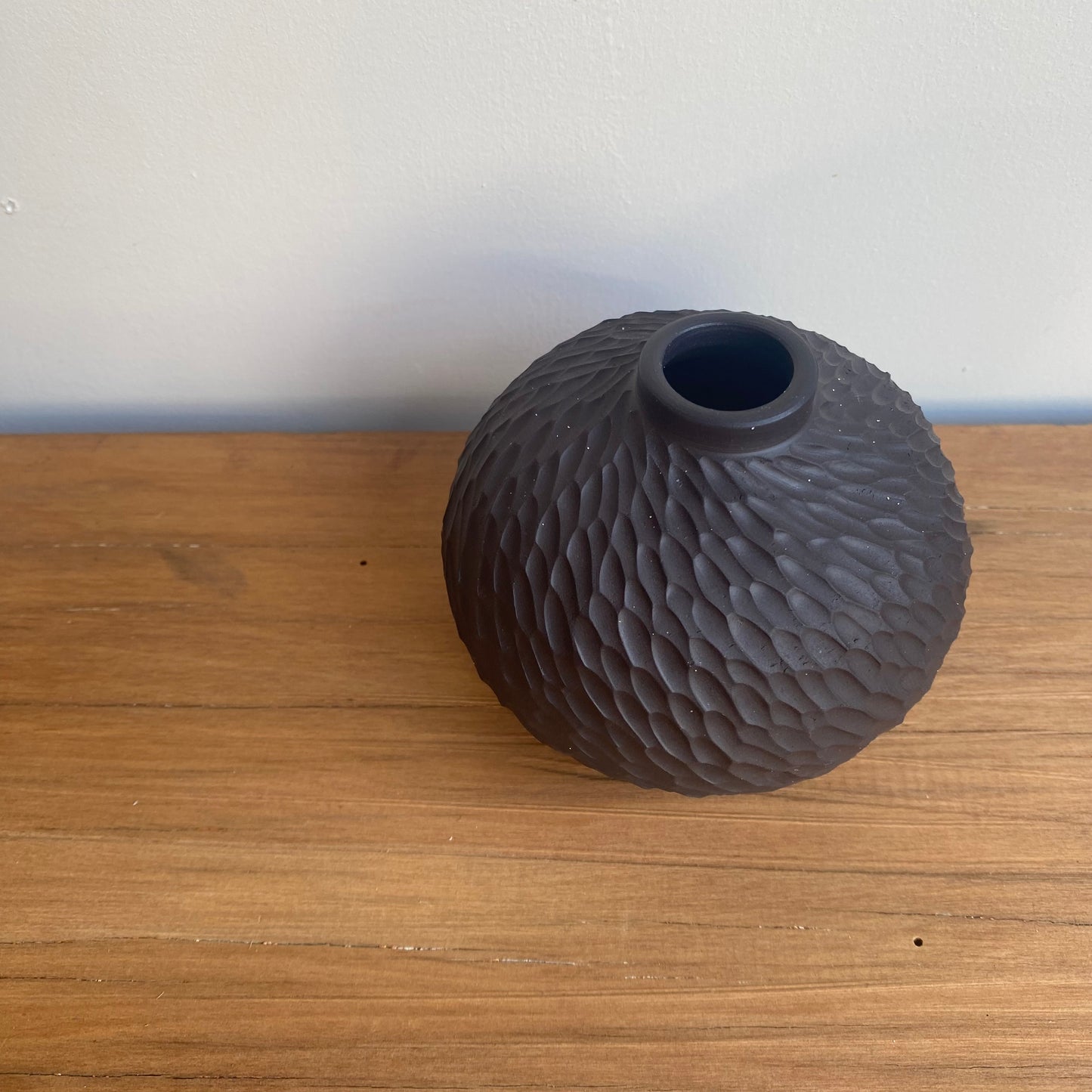Black Round Vase: Rainstorm