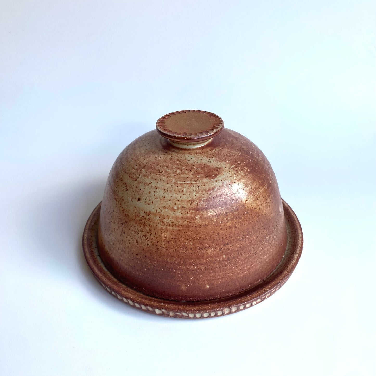 Terra Butter Dish in Cinnamon