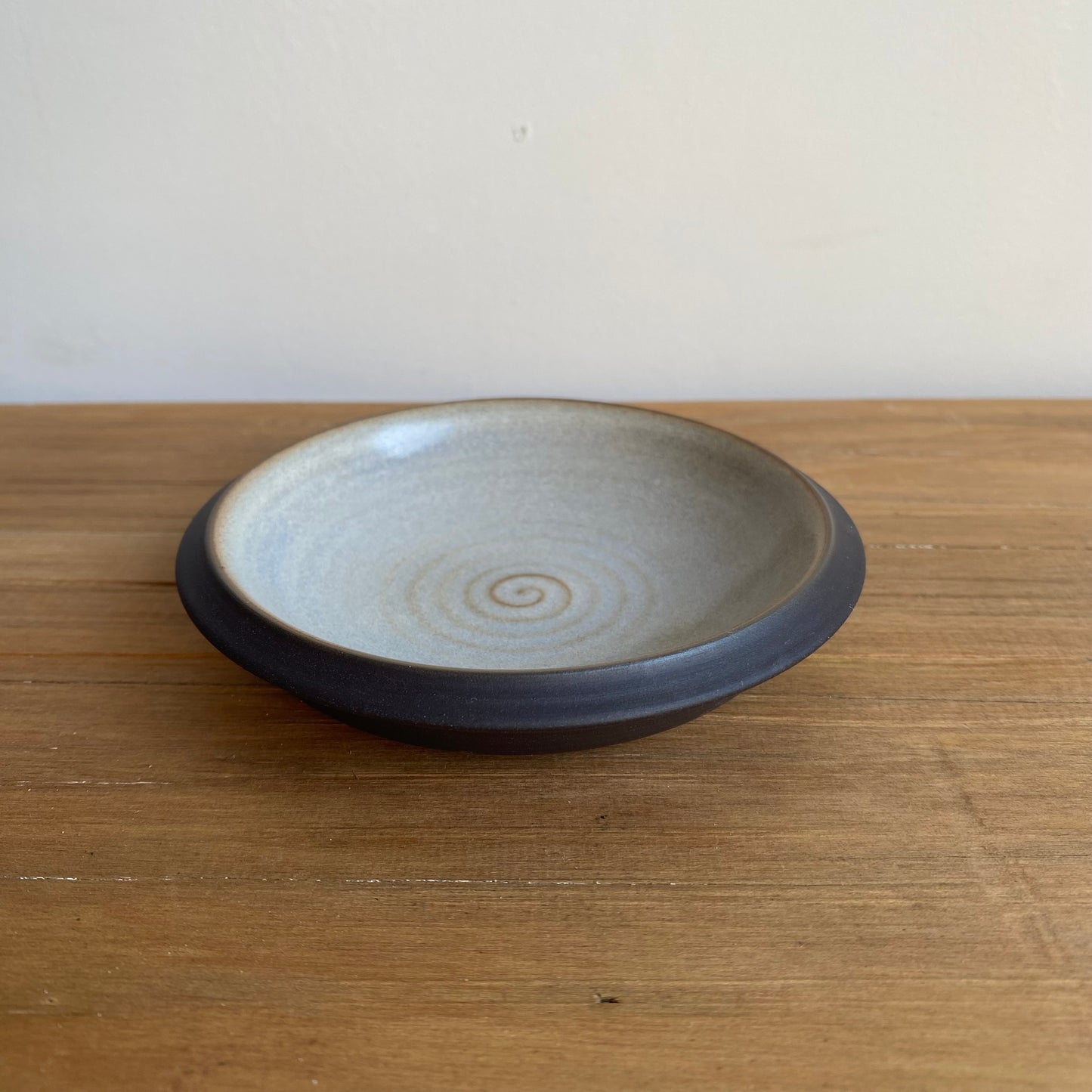 Small Dish in Black/Mist