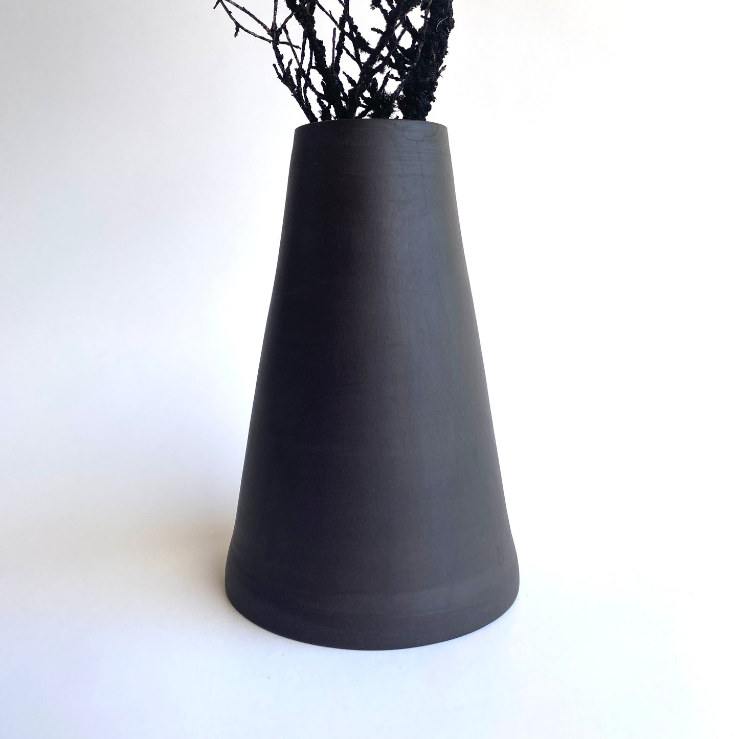 Pyramid Vase: Matte Black