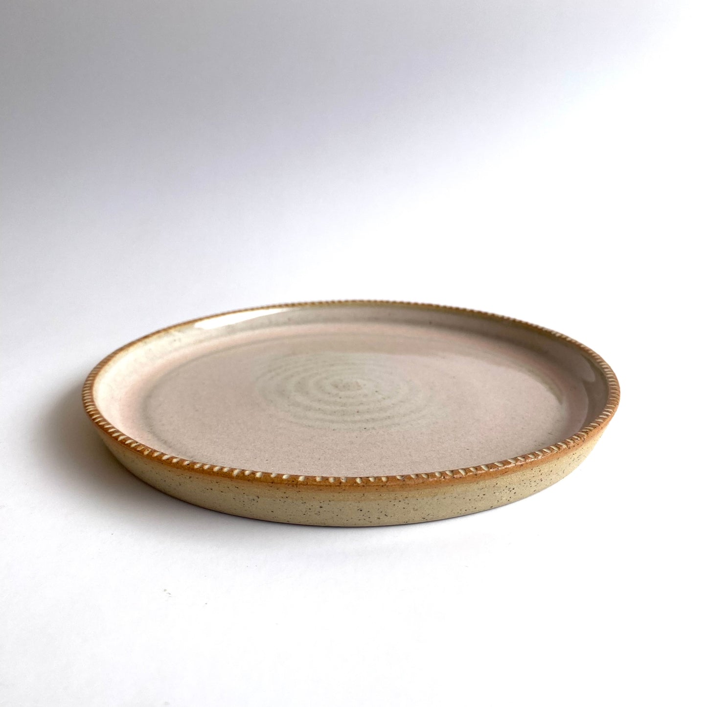 Carved Edge Side Plate: Creme Caramel