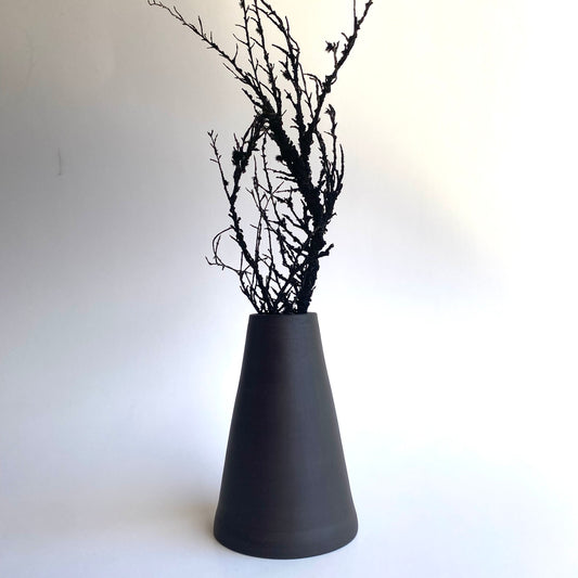 Pyramid Vase: Matte Black